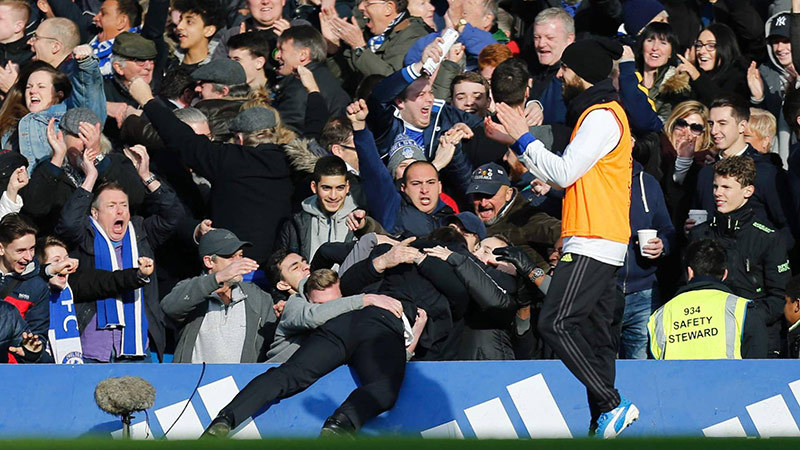 Premier League thế này, hãy trao luôn cúp cho Chelsea!