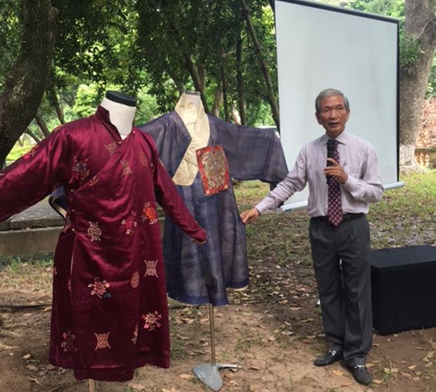 'Đừng áp đặt áo dài đời thường vào quy chuẩn quốc phục nghi lễ'