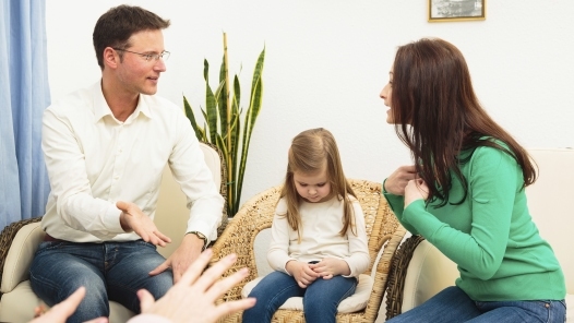 Con bị bố hành hạ, mẹ xin được giành quyền nuôi con