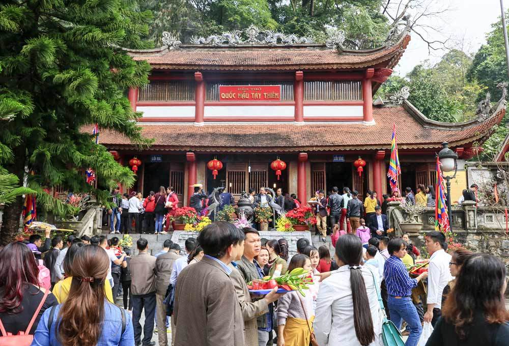 Tây Thiên đón hàng ngàn du khách chiêm bái đầu xuân