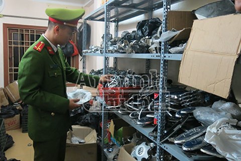 Đột kích kho hàng