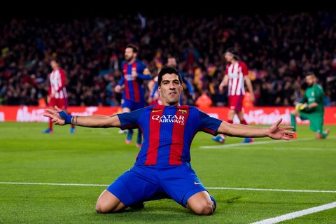 Suarez ghi bàn và ăn thẻ đỏ, Barca vào chung kết