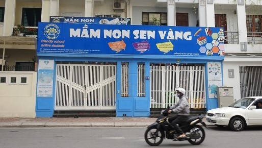 Cô giáo đánh trẻ bằng dép, trường Sen Vàng xin tự giải thể