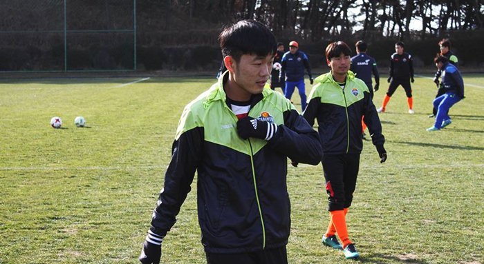 Xuân Trường lại ghi điểm với HLV Gangwon FC