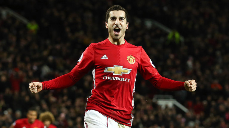 Mkhitaryan vượt nghịch cảnh, Martial nhìn mà học tập!