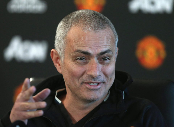 MU gia hạn hợp đồng với Mourinho