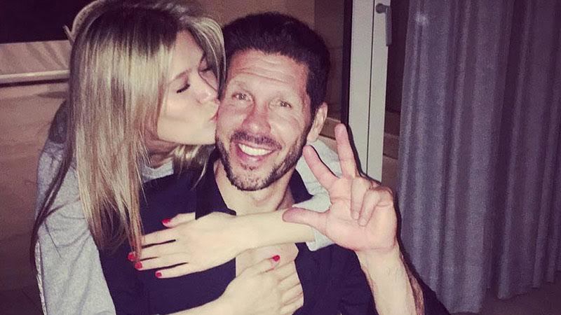 Nhà Simeone: Cha gặm cỏ non, con săn tình già