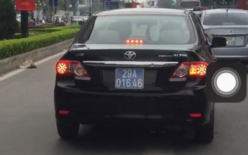 Chưa xác định rõ xe biển xanh lấn làn buýt nhanh