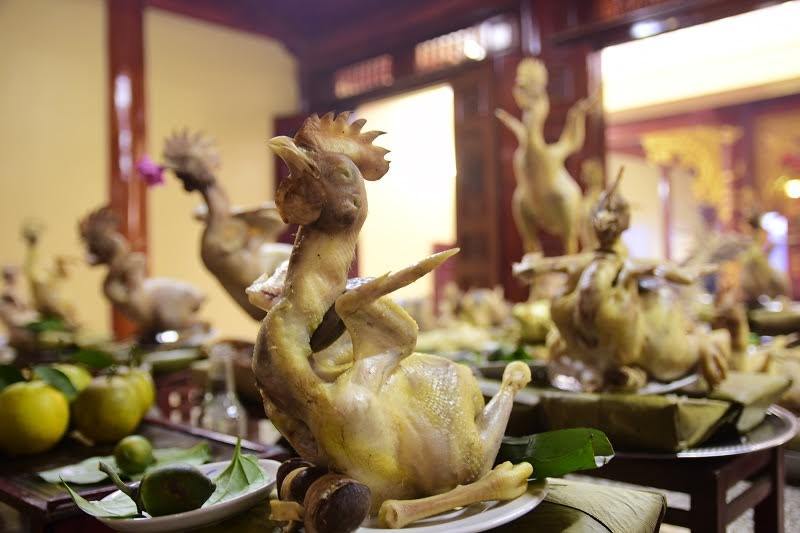 Độc đáo thế ‘gà bay’ trên cỗ cúng rằm tháng Giêng