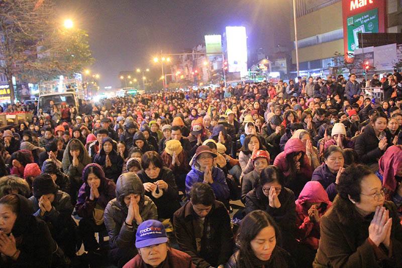 Hàng nghìn người đổ về đại lễ cầu an chùa Phúc Khánh
