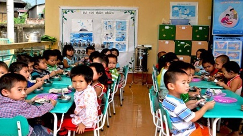 Đút túi trăm triệu tiền ăn của trẻ, hiệu trưởng bị cách chức