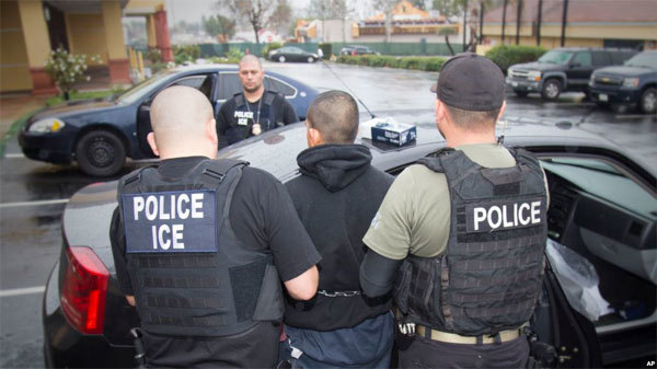 Mỹ bắt hàng trăm người nhập cư trái phép
