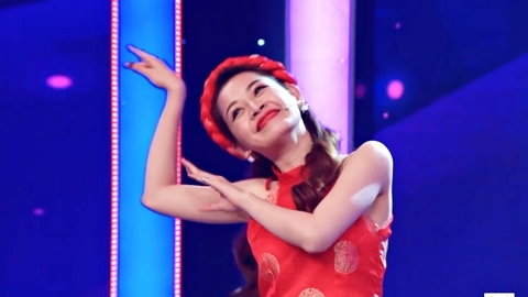 Chi Pu múa minh họa