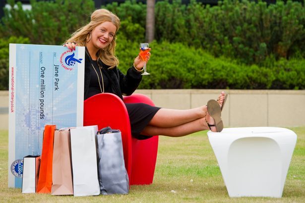 Cô gái trúng độc đắc 28 tỷ, cuộc sống ngày càng thê thảm