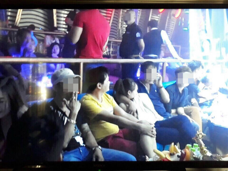 Đột kích vũ trường của dân chơi ở trung tâm Sài Gòn