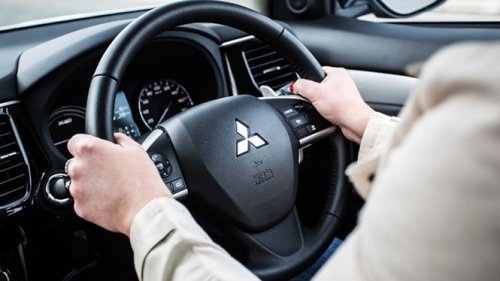 Những tư thế lái xe an toàn bị tài xế ‘bỏ quên’