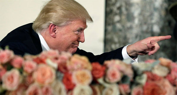 Trump nói một đằng, cấp dưới nói một nẻo