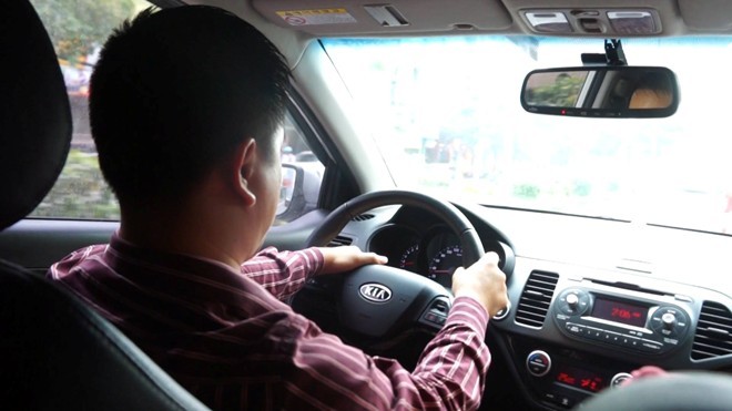 Cấm taxi Uber hoạt động, lái xe lo vỡ nợ trăm triệu