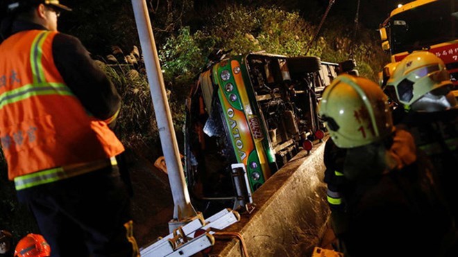 Đài Loan: Lật xe du lịch, 32 người thiệt mạng