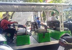 Hành khách chưa mặn mà đi xe buýt điện ở trung tâm Sài Gòn