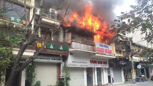 cháy ở phố bát đàn 2