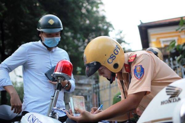Vụ 'đòi' vỉa hè Sài Gòn: Trong 2 giờ phạt 108 người vi phạm