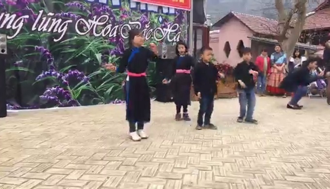 Sửng sốt trước vũ điệu cực 'chất' của học sinh vùng cao