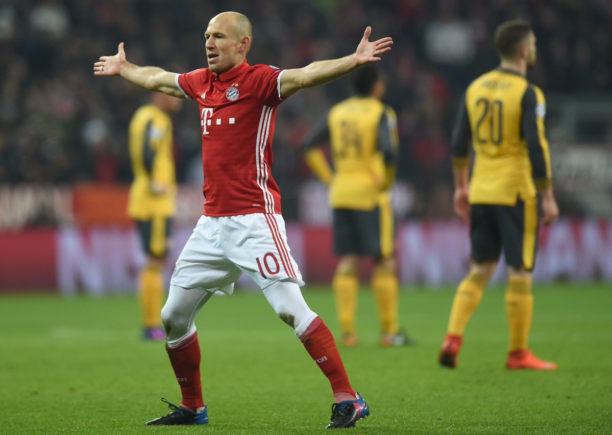 Siêu phẩm Robben ghi vào lưới Arsenal