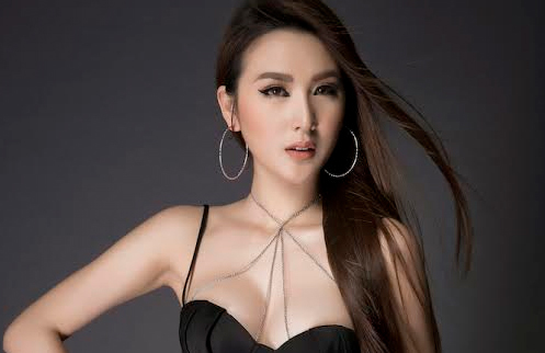 Ngọc Loan The Face tung loạt ảnh nóng bỏng, khoe eo con kiến