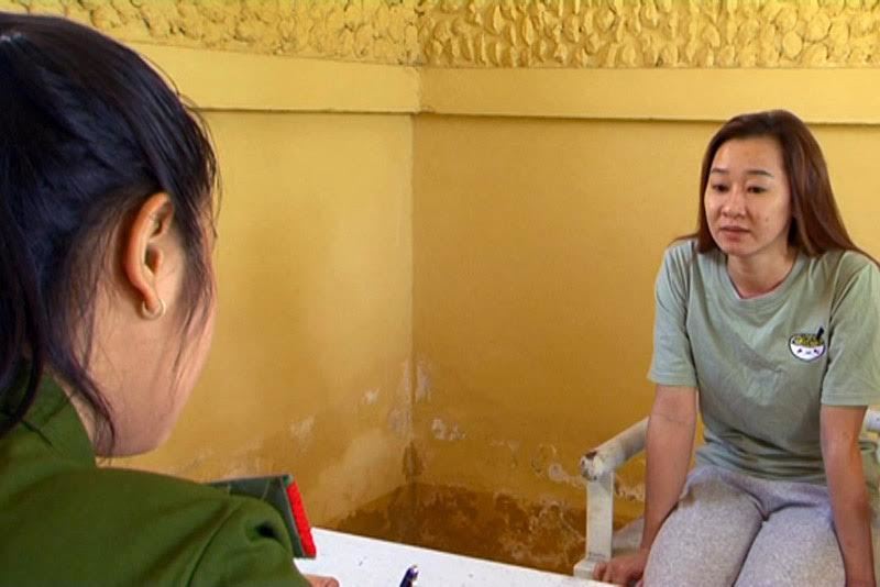 Đánh bài chung không đủ tiền, cô gái đâm chết người