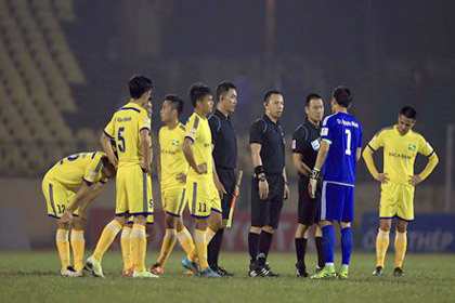 Toyota V-League 2017: Lo nhất Vua... dở người