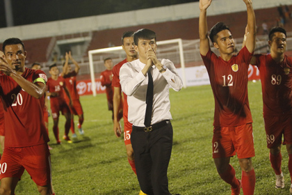 Công Vinh tung chiêu cho