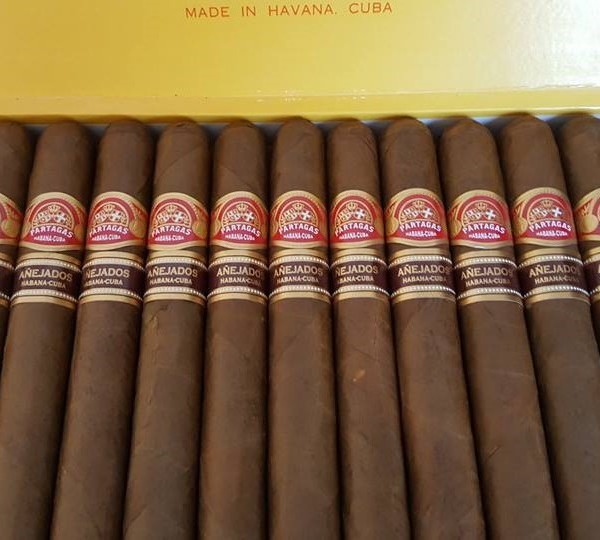 Xách tay rượu, xì gà... điều khiến dân buôn lo lắng