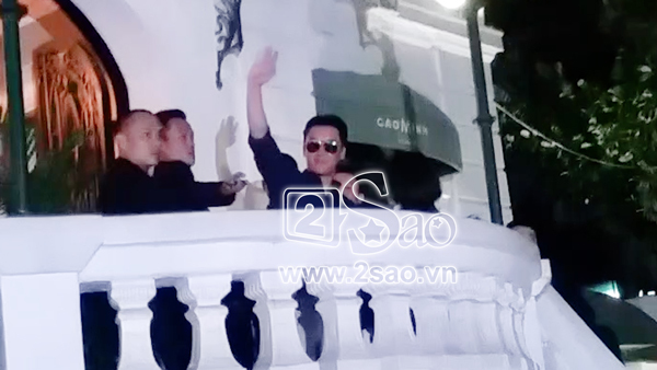 Seungri trổ tài làm dj bar tại Hà Nội - Fan vỡ òa khi thần tượng vẫy tay chào