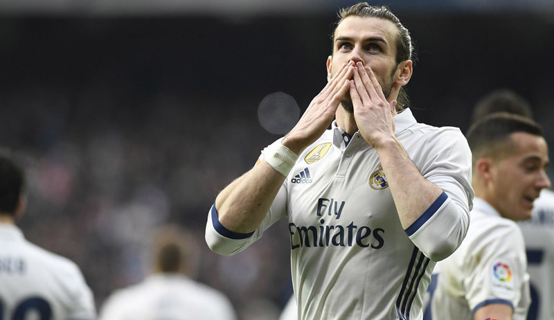 Bale che mờ Ronaldo, Real vững ngôi đầu