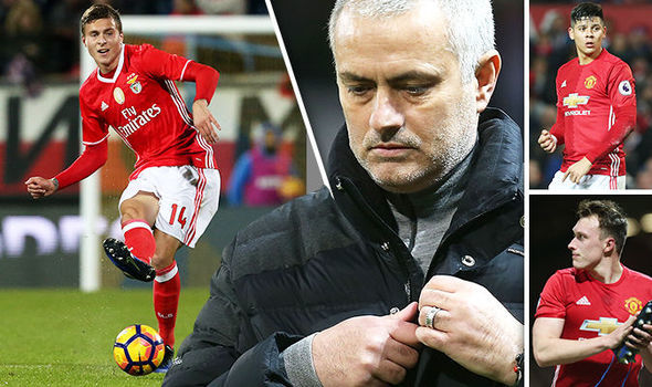 Mourinho bị đòi khó, Klopp 