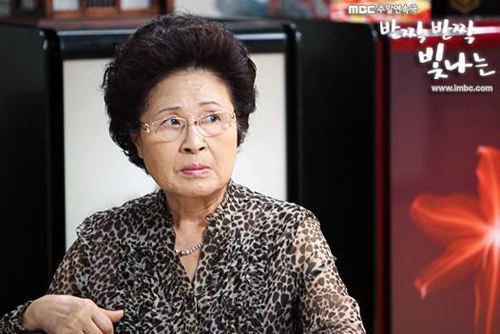 Thêm một diễn viên truyền hình nổi tiếng qua đời vì ung thư