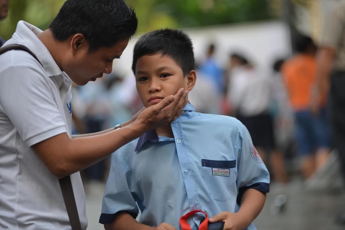 Không biết ngoại ngữ, không chơi thể thao: Sao bắt con học từ 4 tuổi?