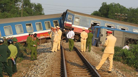 Tàu hoả đâm xe tải, ít nhất 3 người chết