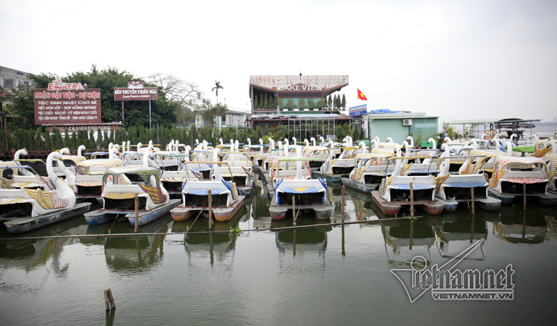 Những du thuyền mỹ miều trên hồ Tây trước giờ 'khai tử'