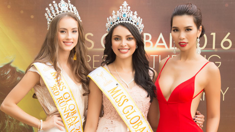 Hà Anh gợi cảm lấn át Hoa hậu và Á hậu Toàn cầu 2016
