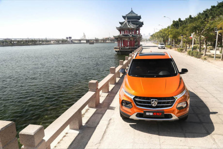 Ô tô SUV Mỹ lai Tàu giá 182 triệu: Người trẻ liều chơi