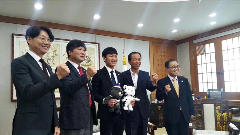 Xuân Trường bảnh bao trong lễ bổ nhiệm đại sứ Gangwon