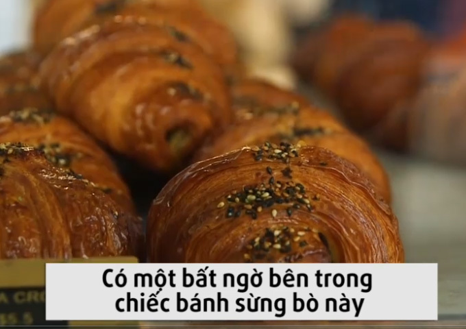 Video: Làm bánh sừng bò California đặc biệt kèm với nhân sushi