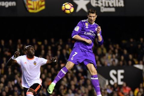 Xem lại bàn thắng của Ronaldo vào lưới Valencia: