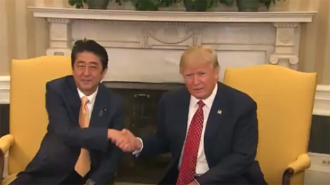 'Mổ xẻ' ngôn ngữ cơ thể của Trump