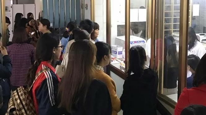 Bộ trưởng Phùng Xuân Nhạ biểu dương tập thể giáo viên hiến máu cứu học sinh