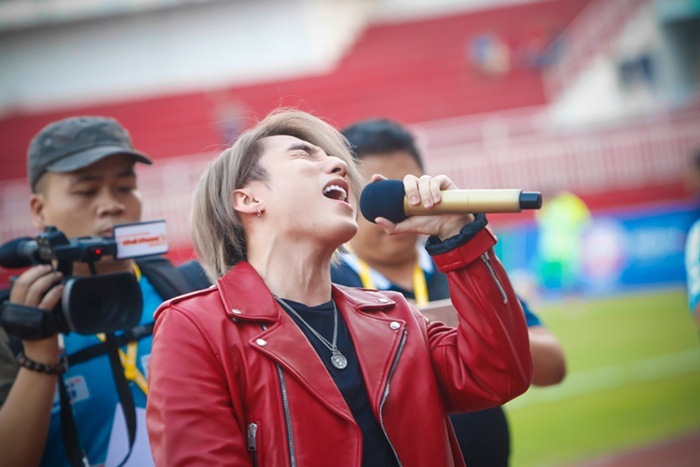 Sơn Tùng M-TP hát ở sân Thống Nhất chiều 25/2