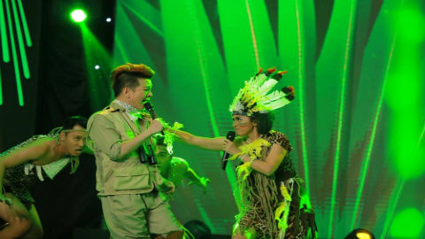 Tiết mục trình diễn của Lệ Thi