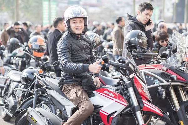 Diễn viên Hồng Đăng diễu hành motor trước show tưởng nhớ Trần Lập